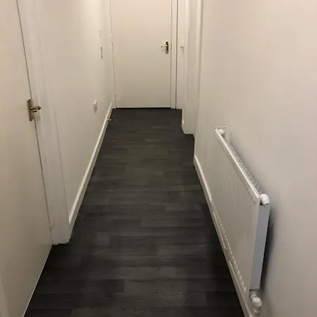 아파트 2 Bedroom Flat In Kingswood 브리스틀