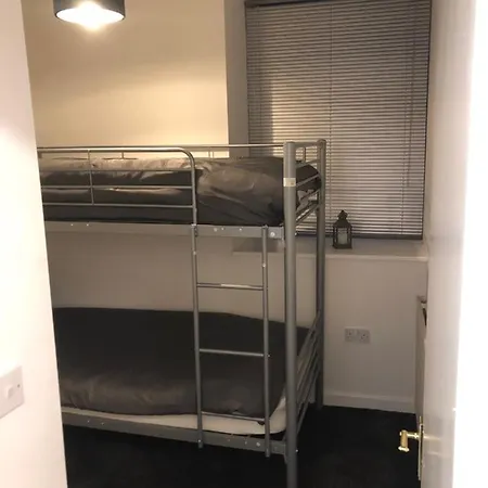 2 Bedroom Flat In Kingswood * בריסטול