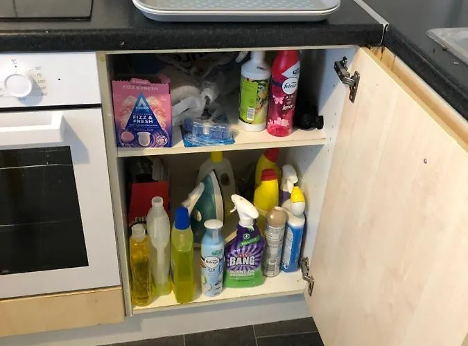 2 Bedroom Flat In Kingswood