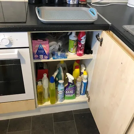 2 Bedroom Flat In Kingswood