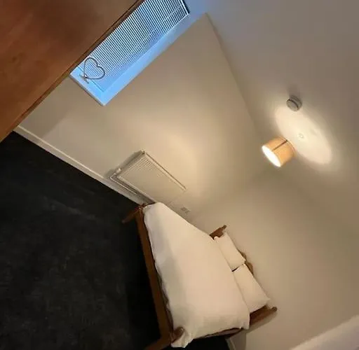 Apartman 2 Bedroom Flat In Kingswood