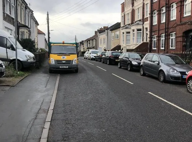 2 Bedroom Flat In Kingswood Appartement Bristol