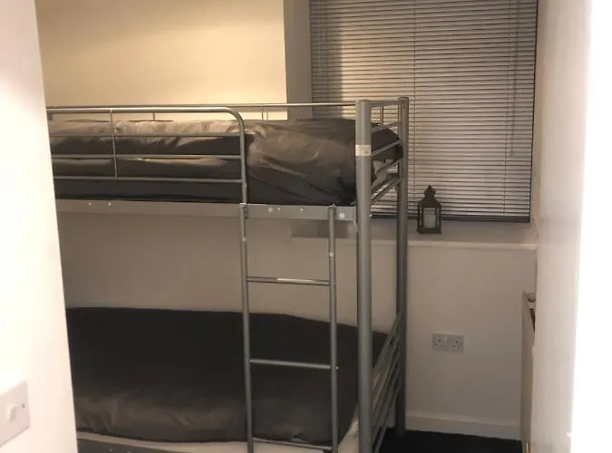 2 Bedroom Flat In Kingswood * Bristol